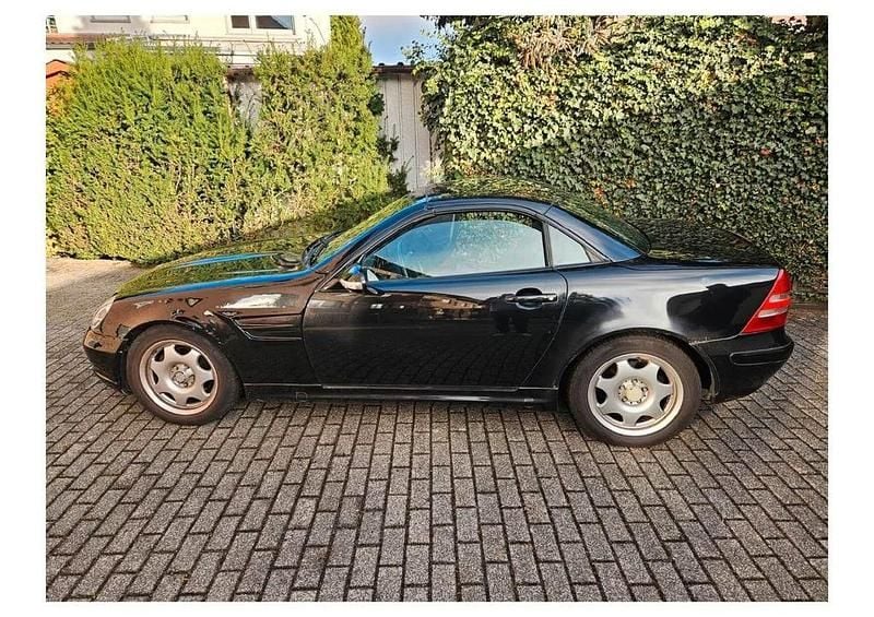 Schwarz Gebraucht 2003 Mercedes SLK200 Cabrio | 1.350 € - Bild 1/4