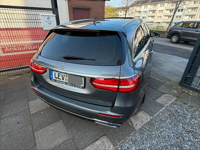 Gebraucht Mercedes E350 258 PS (189 kW) 2017 Grau Kombi