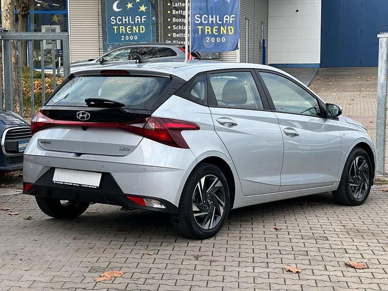 Gebraucht Hyundai i20 120 PS (88 kW) 2023 Silber Kleinwagen