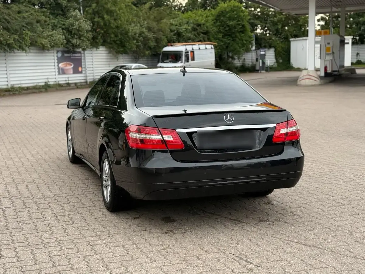 Gebraucht Mercedes 220 177 PS (130 kW) 2010 Schwarz Limousine