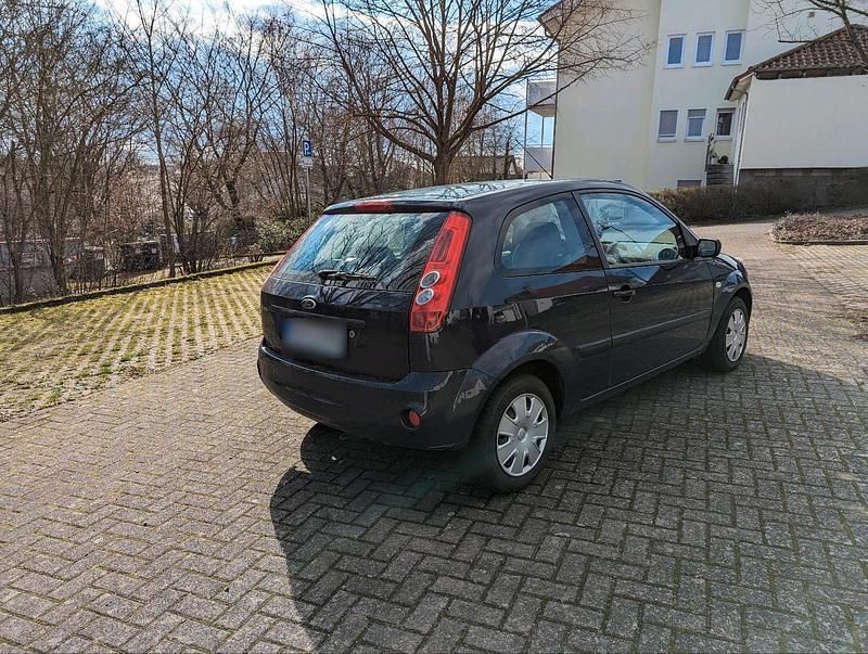 Gebraucht Ford Fiesta 60 PS (44 kW) 2008 Blau Kleinwagen