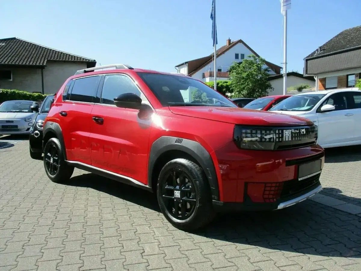 Gebraucht Fiat Grande Panda Icon 101 PS (74 kW) 2026 Rot Kleinwagen