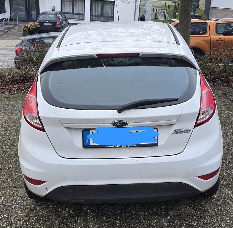 Gebraucht Ford Fiesta 60 PS (44 kW) 2016 Weiß Kleinwagen
