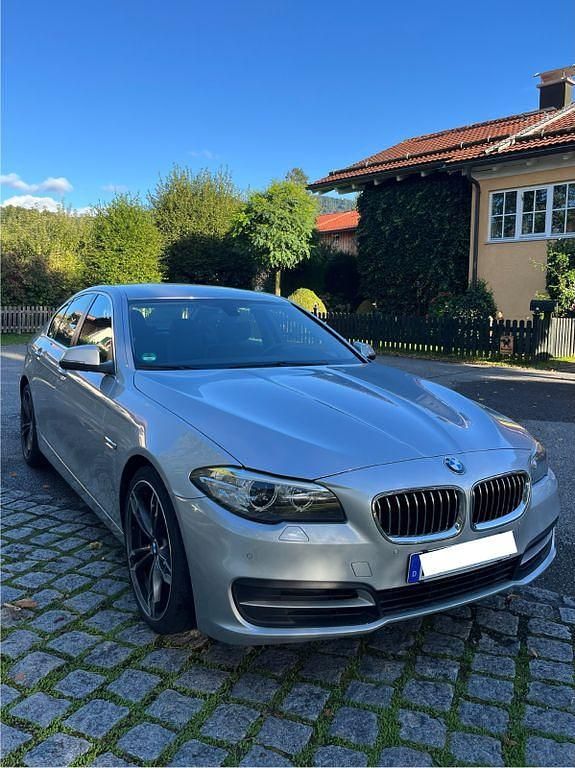 Silber Gebraucht 2013 BMW 520 Limousine | 10.499 € (Guter Preis) - Bild 1/4