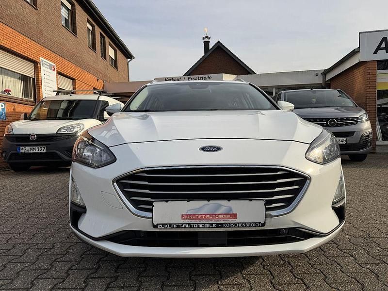 Gebraucht Ford Focus Cool & Connect 120 PS (88 kW) 2020 Weiß Limousine