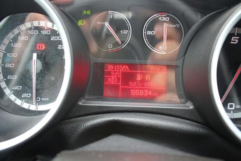 Gebraucht Alfa Romeo Giulietta Turismo 120 PS (88 kW) 2011 Rot Limousine