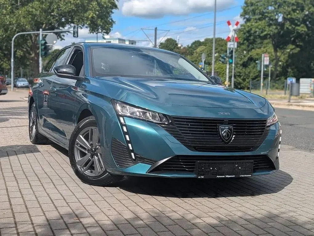 Gebraucht Peugeot 308 SW Active 131 PS (96 kW) 2023 Grün Kombi