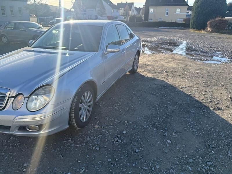 Gebraucht Mercedes E220 Elegance 170 PS (125 kW) 2008 Silber Limousine