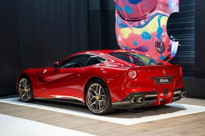 Second-hand Ferrari F12 741 CP (545 kW) 2015 Roșu Coupe