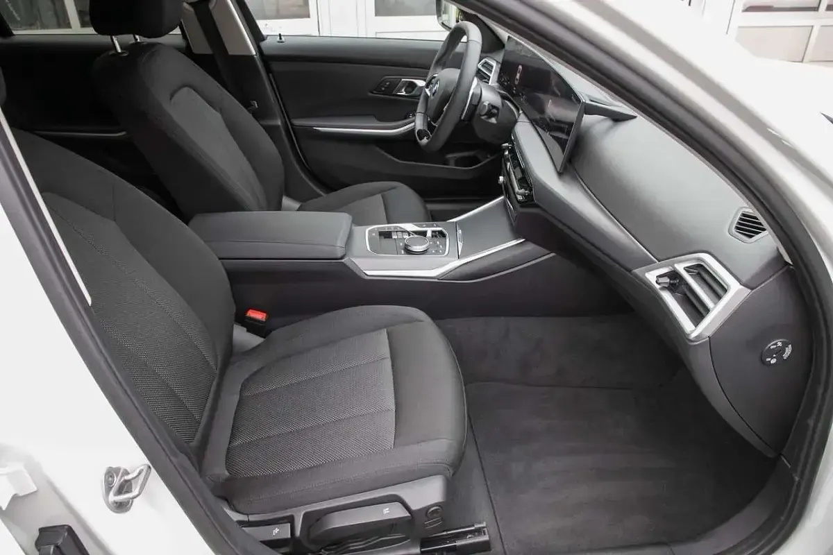 Gebraucht BMW 318 Comfort Edition 150 PS (110 kW) 2025 Weiß Kombi
