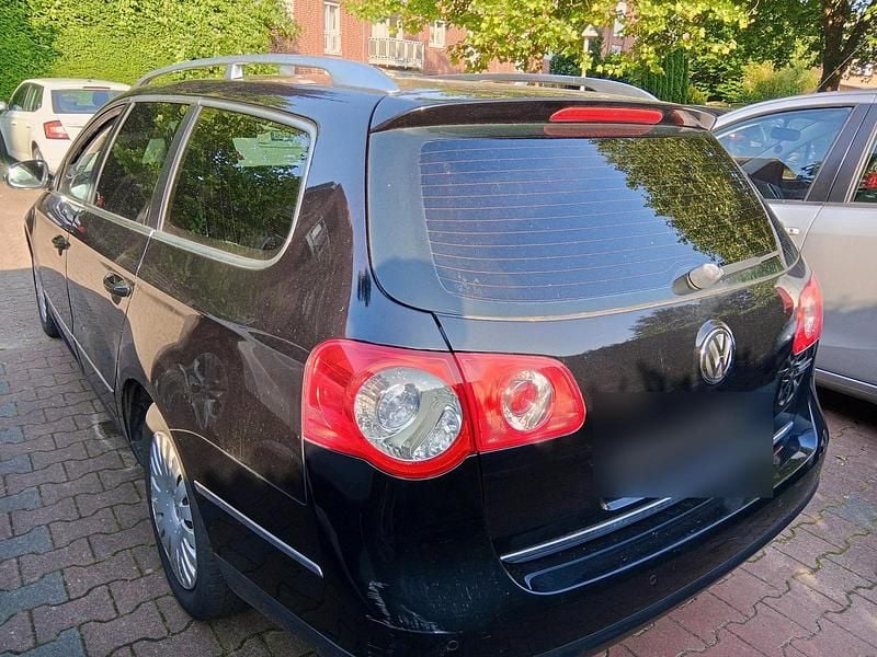 Gebraucht VW Passat 122 PS (89 kW) 2009 Schwarz Kombi