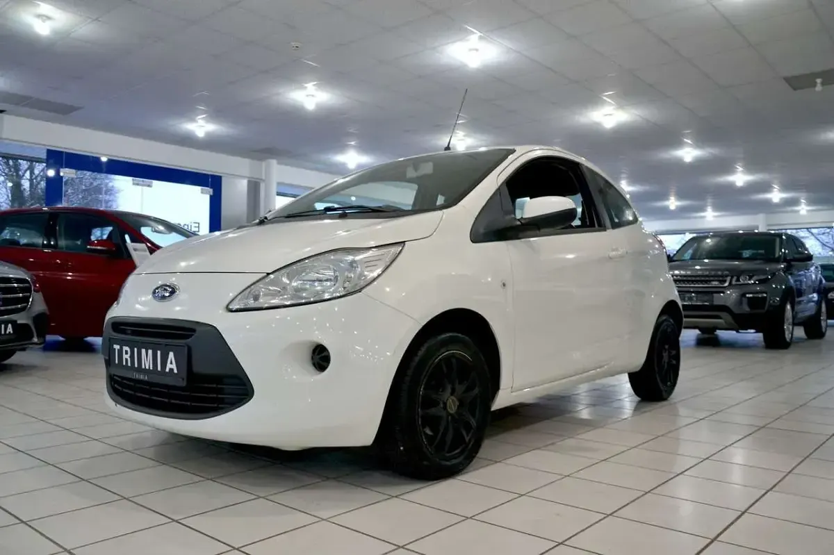 Gebraucht Ford Ka Trend 69 PS (50 kW) 2014 Crystalweiß Kleinwagen