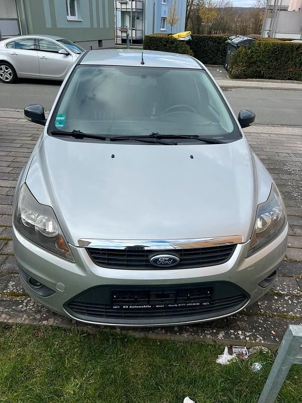 Gebraucht Ford Focus 100 PS (73 kW) 2008 Silber Limousine