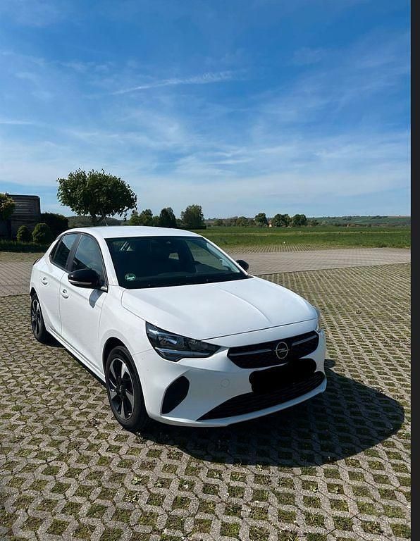 Weiß Gebraucht 2023 Opel Corsa-e Edition Kleinwagen | 18.900 € (Etwas zu teuer) - Bild 1/4