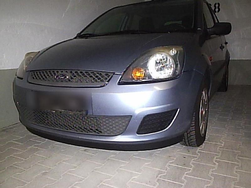 Silber Gebraucht 2007 Ford Fiesta Kleinwagen | 2.500 € (Etwas zu teuer) - Bild 1/4