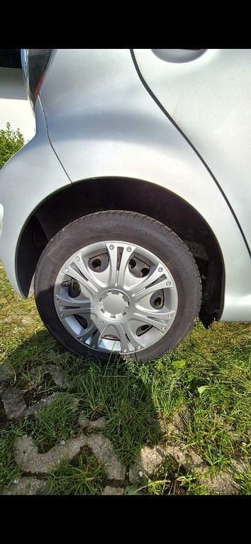 Gebraucht Toyota Aygo 68 PS (50 kW) 2009 Silber Kleinwagen