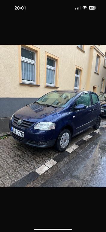 Blau Gebraucht 2009 VW Fox Refresh Kleinwagen | 2.250 € (Guter Preis) - Bild 1/4