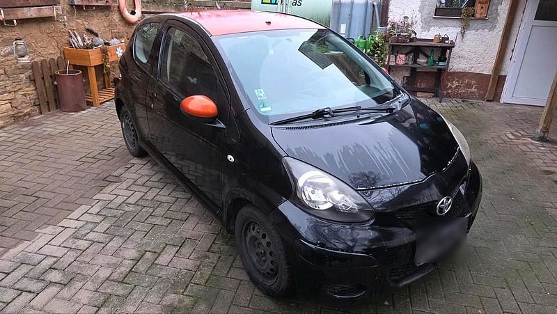 Schwarz Gebraucht 2009 Toyota Aygo Kleinwagen | 1.300 € (Fairer Preis) - Bild 1/4