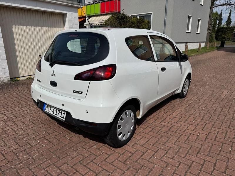 Gebraucht Mitsubishi Colt 75 PS (55 kW) 2013 Weiß Kleinwagen