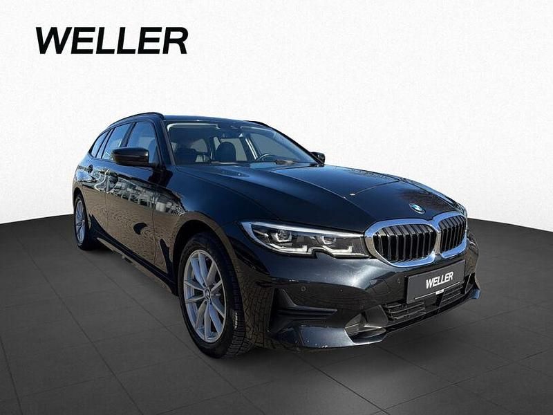 Gebraucht BMW 320 Advantage 190 PS (139 kW) 2021 Black sapphire (schwarz) Kombi