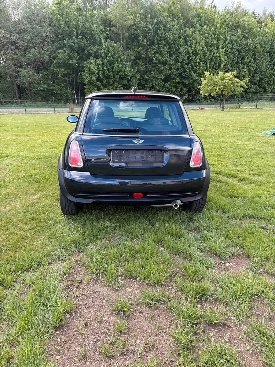 Używany Mini Cooper Seven 90 KM (66 kW) 2005 Czarny Hatchback