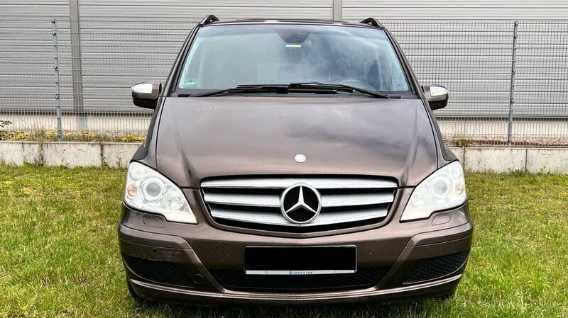 Braun Gebraucht 2012 Mercedes Viano Edition Van / Kleinbus | 21.900 € (Etwas zu teuer) - Bild 1/4