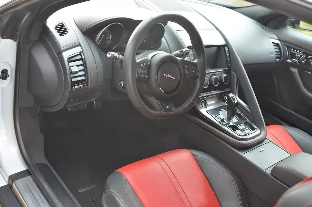 Usata Jaguar F-Type R 551 CV (405 kW) 2015 Bianco Coupé