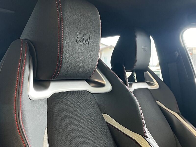 Neu Toyota Corolla Sport 196 PS (144 kW) 2025 Oxide orange Kombi