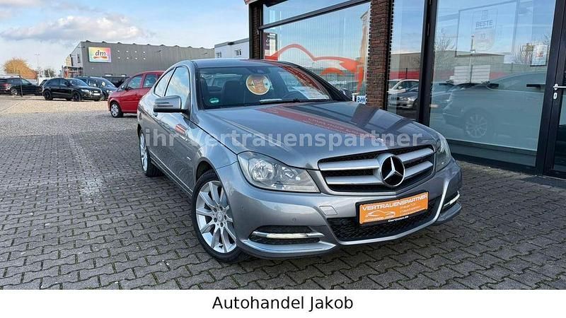 Silber Gebraucht 2011 Mercedes C180 Coupé | 9.999 € (Fairer Preis) - Bild 1/4