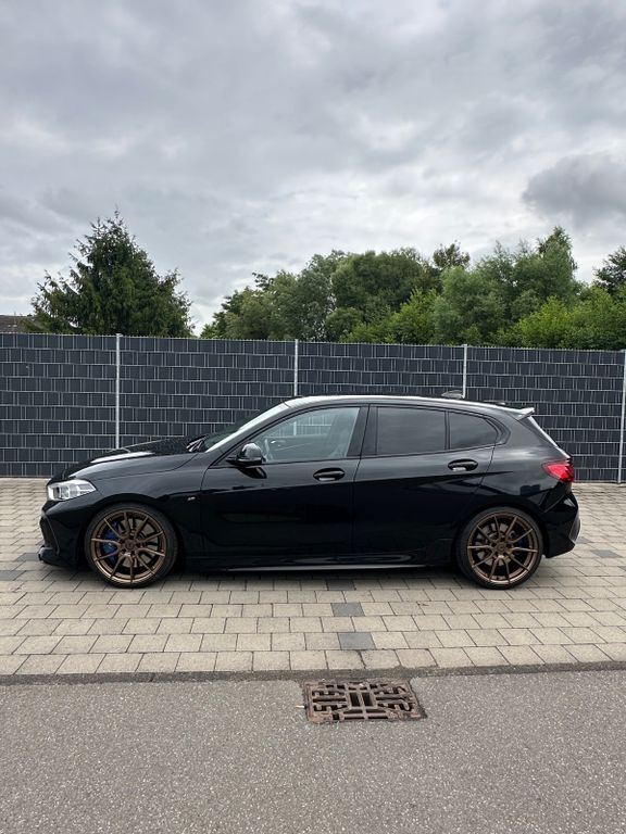 Schwarz Gebraucht 2020 BMW M135 Performance Kleinwagen | 29.500 € (Fairer Preis) - Bild 1/4