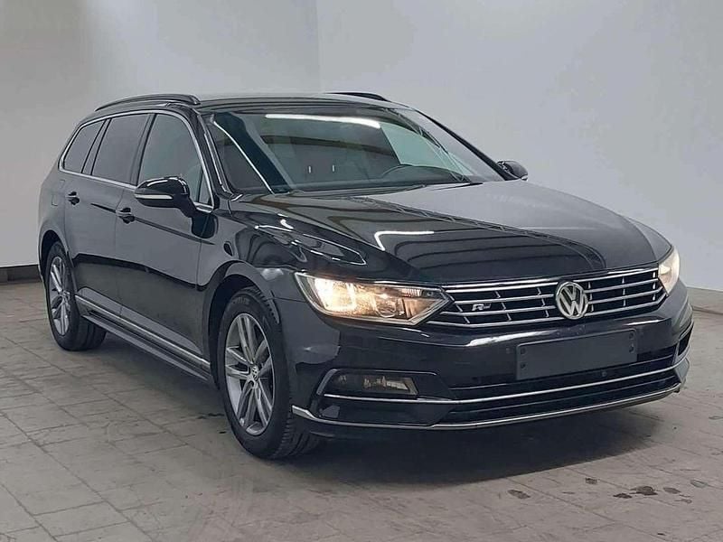 Gebraucht VW Passat Highline 150 PS (110 kW) 2019 Deep black perleffekt Kombi