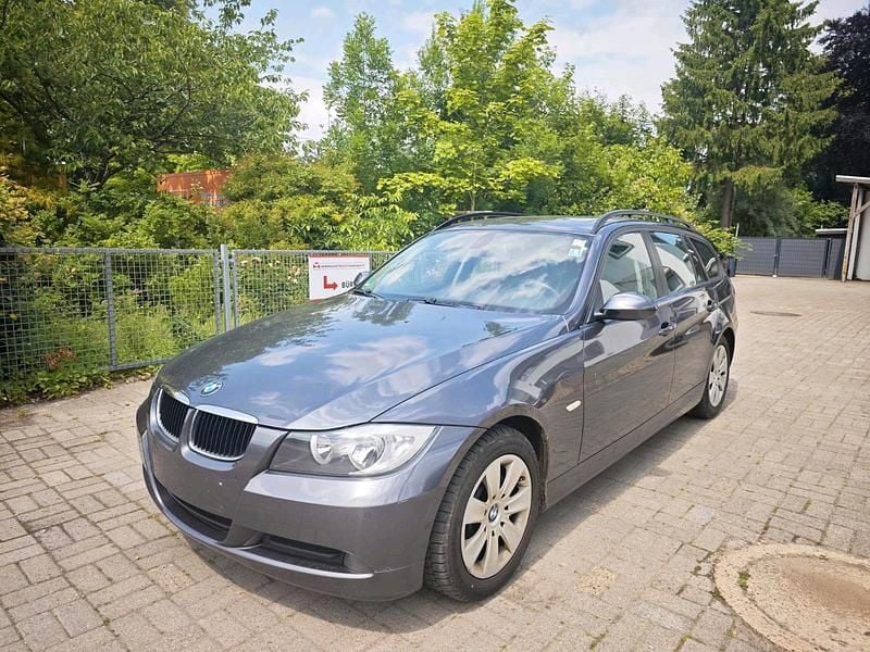 Grau Gebraucht 2008 BMW 318 Kombi | 4.990 € - Bild 1/4