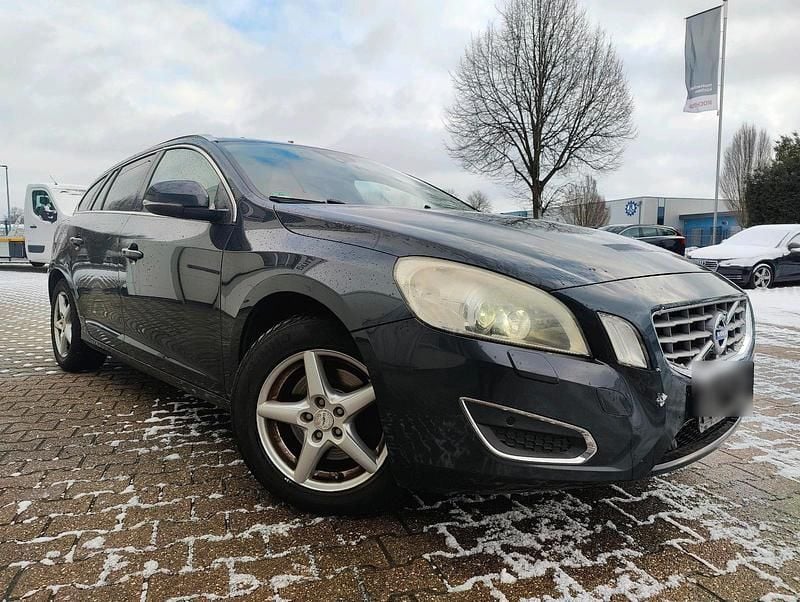 Grau Gebraucht 2011 Volvo V60 Kombi | 6.820 € (Fairer Preis) - Bild 1/4