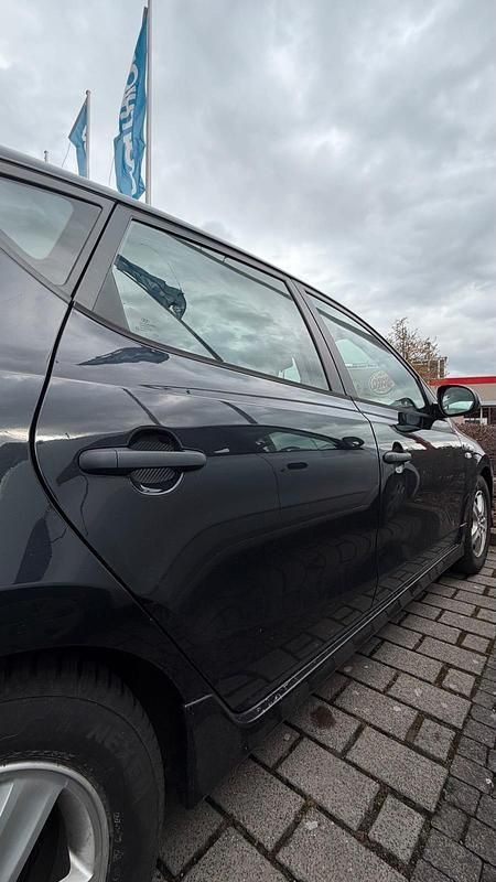 Gebraucht Hyundai i30 129 PS (94 kW) 2010 Schwarz Kombi