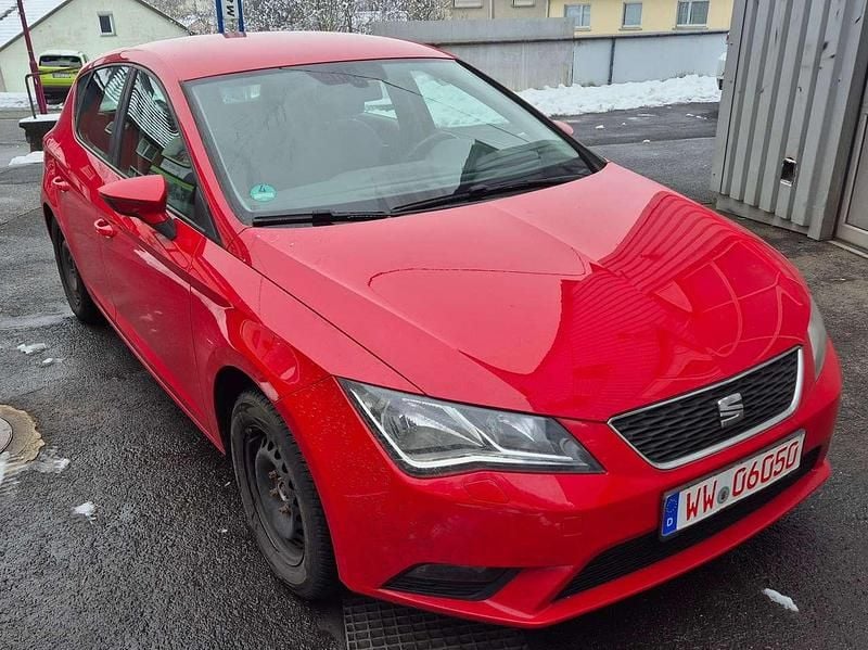 "emocion" rot Gebraucht 2014 Seat Leon Style Kleinwagen | 7.900 € (Guter Preis) - Bild 1/4