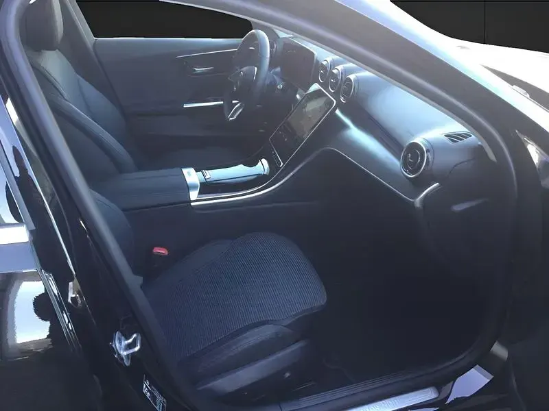 Gebraucht Mercedes C200 163 PS (119 kW) 2024 Schwarz Kombi