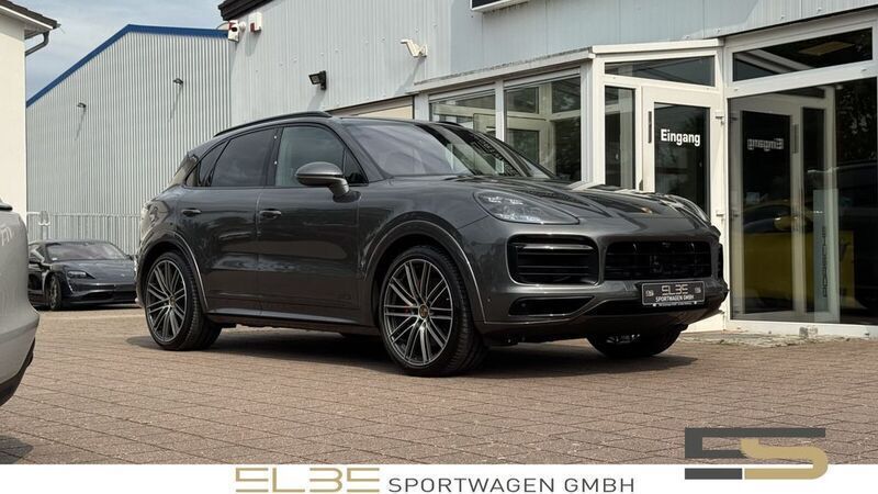 Grau Gebraucht 2022 Porsche Cayenne GTS SUV | 85.450 € (Guter Preis) - Bild 1/4