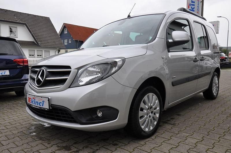 Silber Gebraucht 2017 Mercedes Citan 111 Kombi | 11.900 € (Fairer Preis) - Bild 1/4