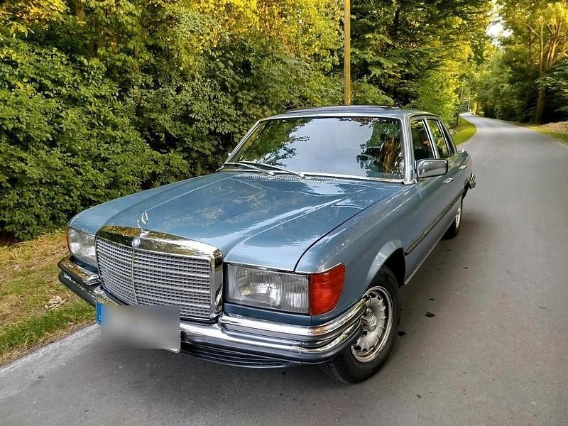 Blau Gebraucht 1979 Mercedes E280 Limousine | 18.500 € - Bild 1/4