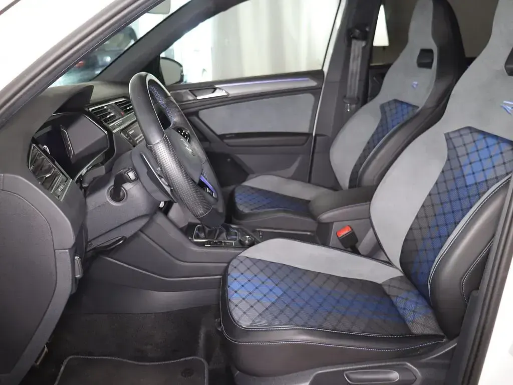 Gebraucht VW Tiguan Style 320 PS (235 kW) 2024 Oryxweiß perlmutteffekt (metallic) SUV
