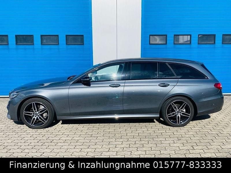 Grau Gebraucht 2017 Mercedes E250 AMG Limousine | 26.900 € (Fairer Preis) - Bild 1/4