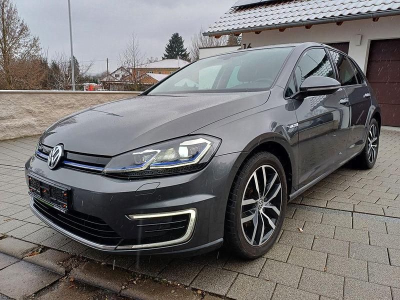 Grau Gebraucht 2020 VW Golf Limousine | 16.250 € (Fairer Preis) - Bild 1/4