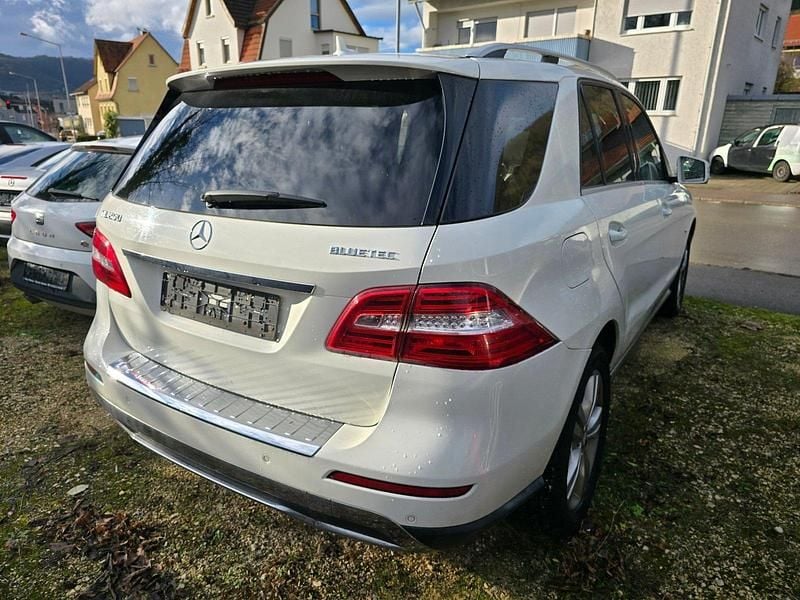 Gebraucht Mercedes ML250 204 PS (150 kW) 2012 Weiß SUV