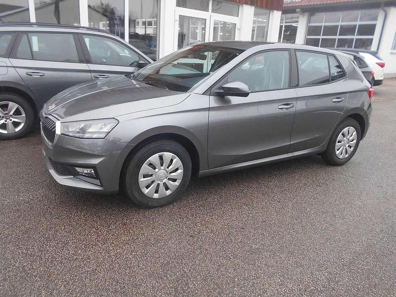 Neu Skoda Fabia Selection 80 PS (58 kW) 2025 Grau Limousine