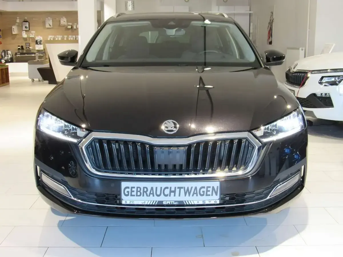Gebraucht Skoda Octavia 204 PS (150 kW) 2021 Blackmagic perleffe Kombi