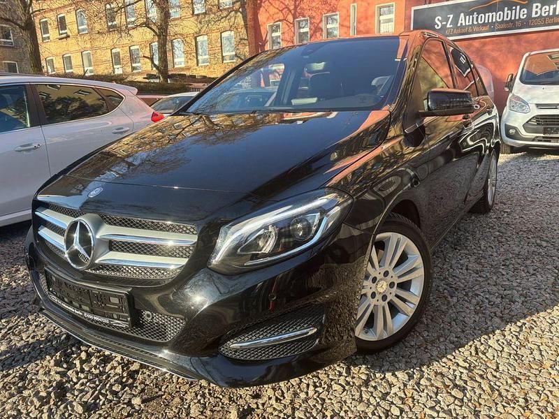 Schwarz Gebraucht 2015 Mercedes B180 Urban Van / Kleinbus | 13.850 € (Fairer Preis) - Bild 1/4