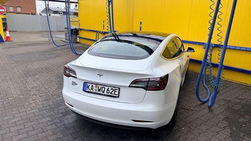 Gebraucht Tesla Model 3 Standard Range Plus 239 kW (325 PS) 2020 Weiß Limousine