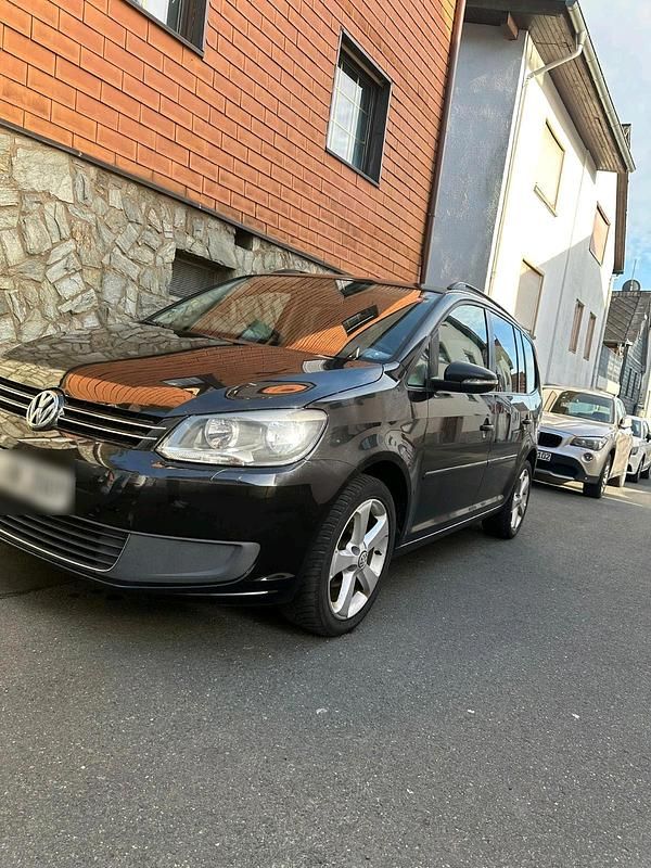 Gebraucht VW Touran 105 PS (77 kW) 2012 Schwarz Van / Kleinbus