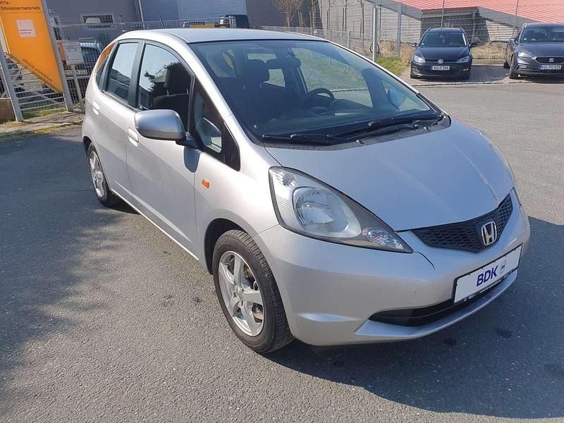 Gebraucht Honda Jazz Trend 90 PS (66 kW) 2009 Alabaster silver m. Kleinwagen