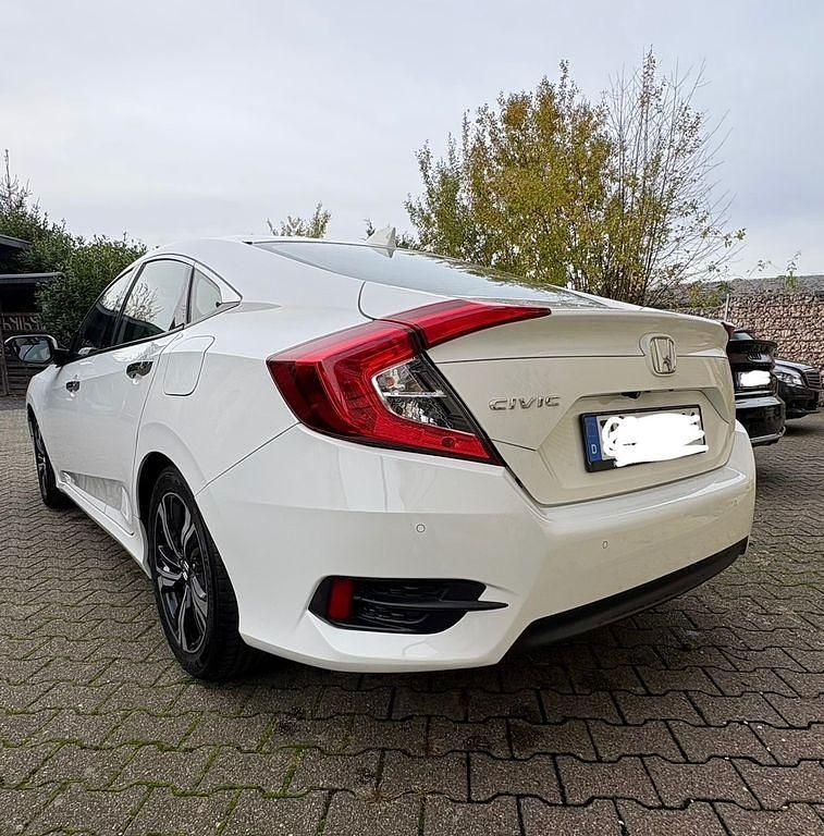 Gebraucht Honda Civic Prestige 182 PS (133 kW) 2018 Weiß Limousine